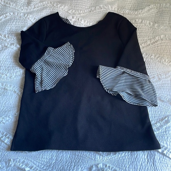 Chicos — black & white tie top with flowy sleeves - Picture 2 of 4